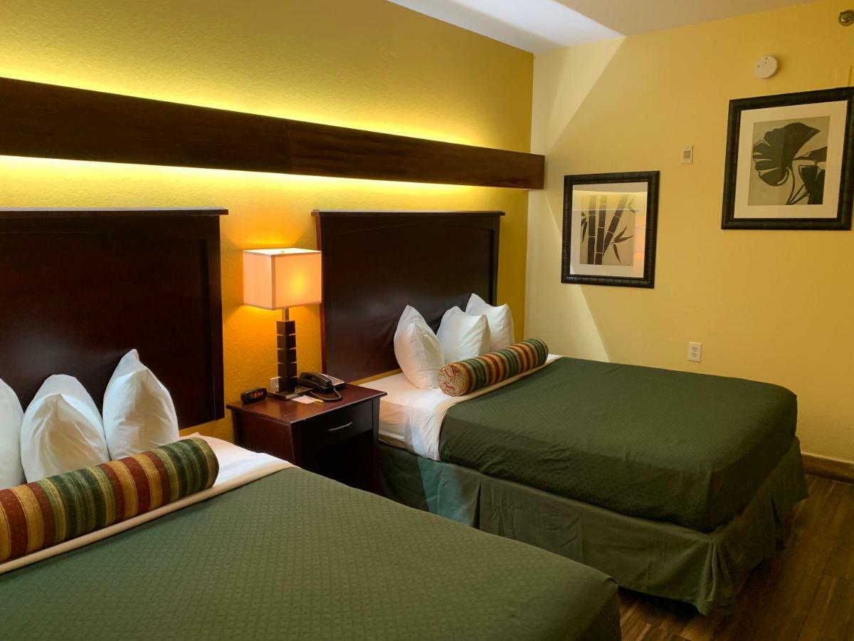 Days & By Wyndham Tampa/raymond James Stadium Hotel