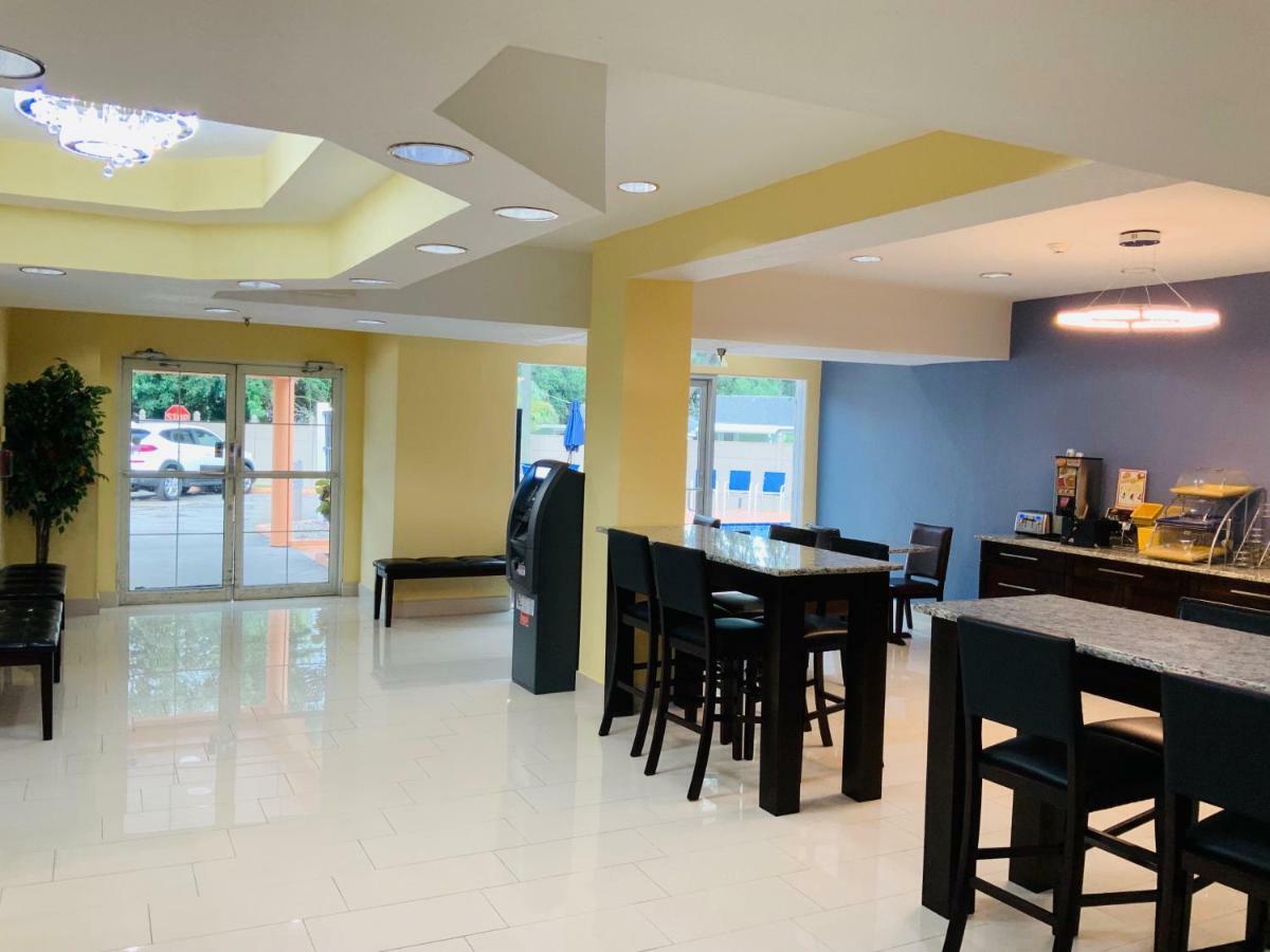 Days & By Wyndham Tampa/raymond Stadium 2* Tampa