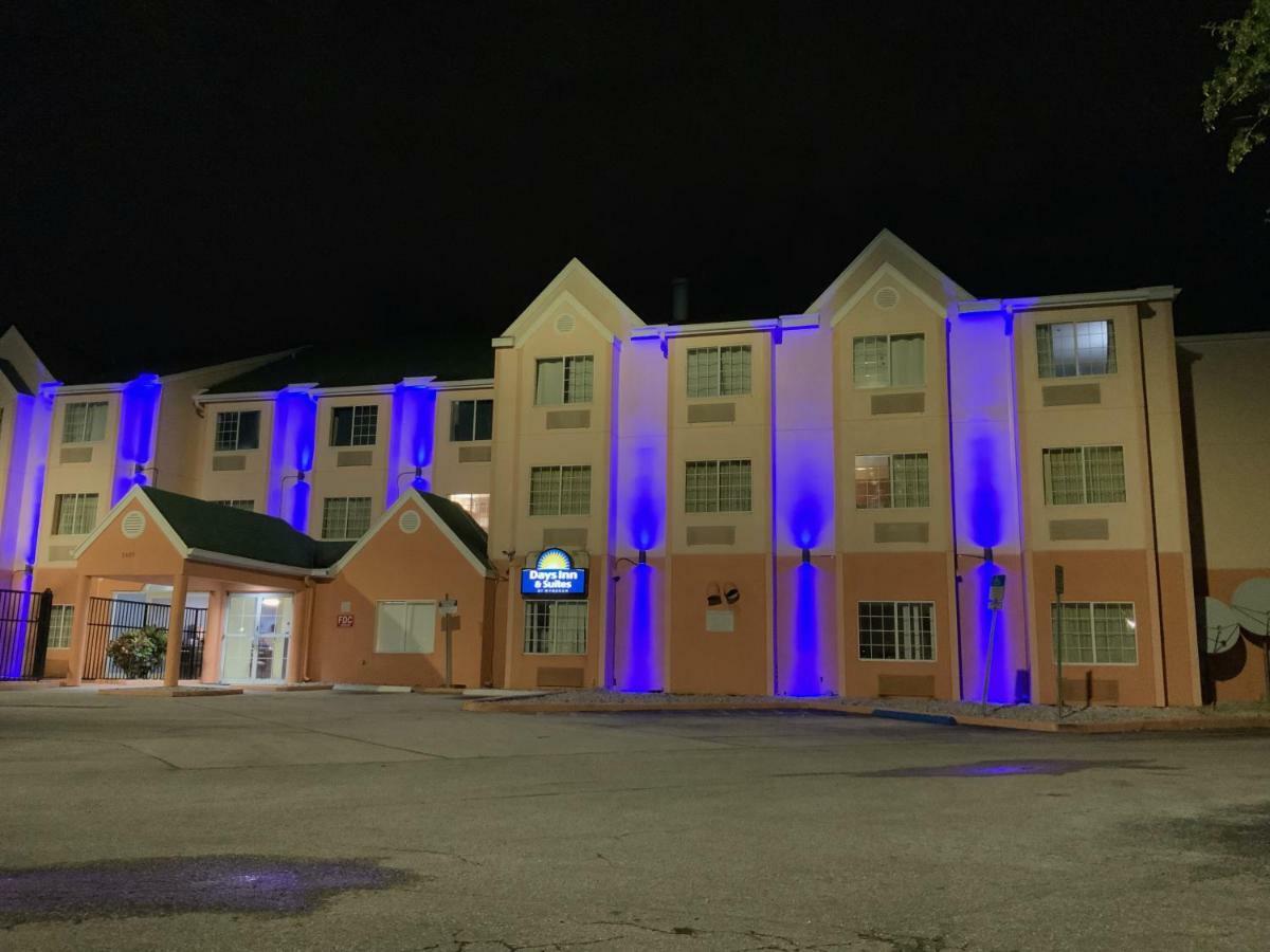 Days & By Wyndham Tampa/raymond Stadium Hotel