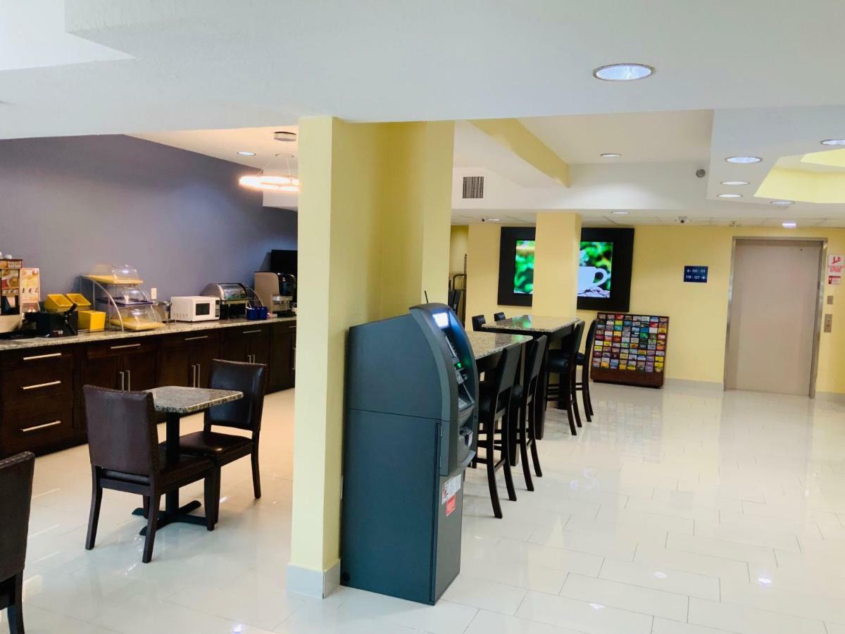 Hotel Days & By Wyndham Tampa/raymond Stadium 2*