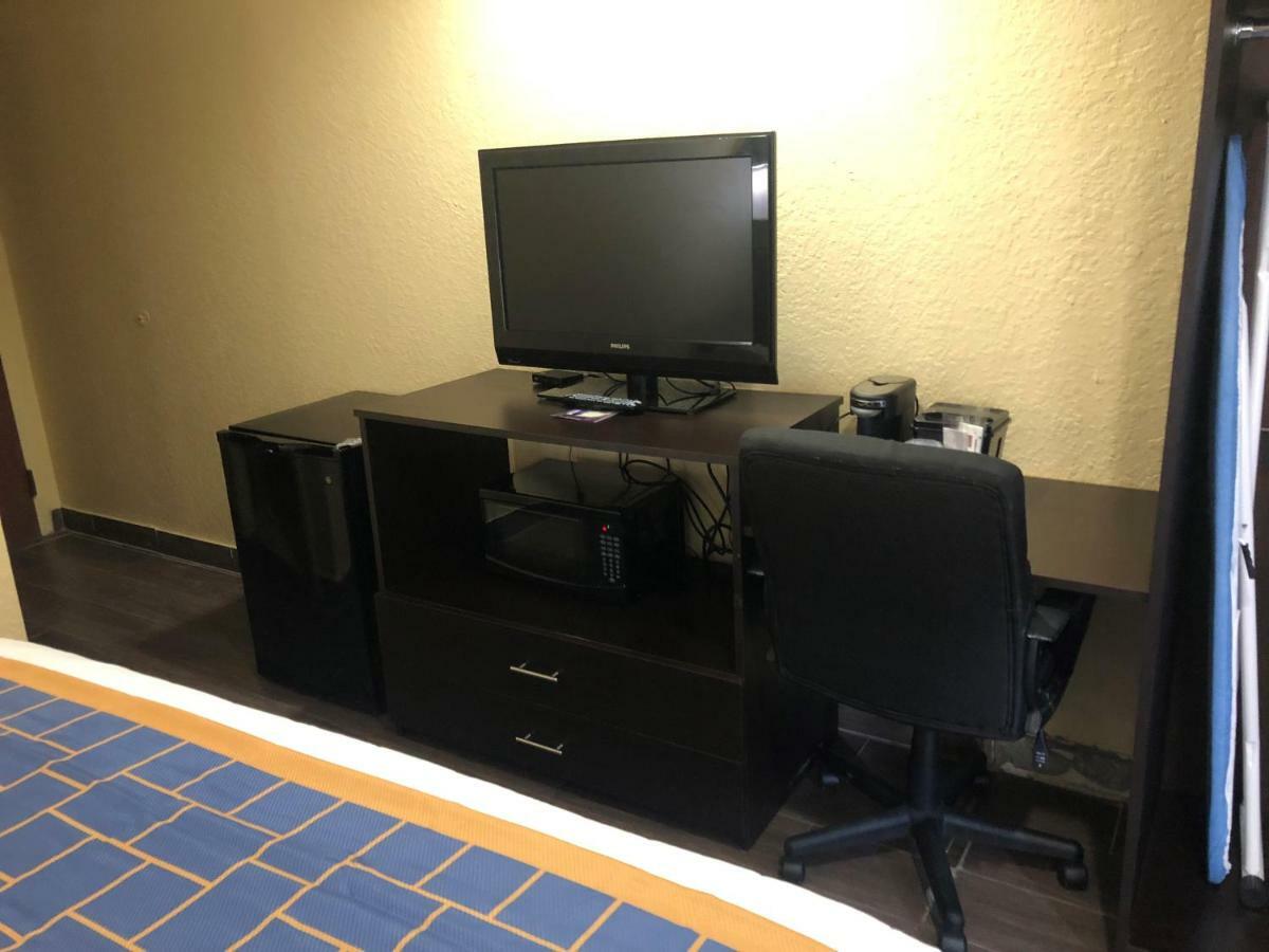 Hotel Days & By Wyndham Tampa/raymond Stadium 2*