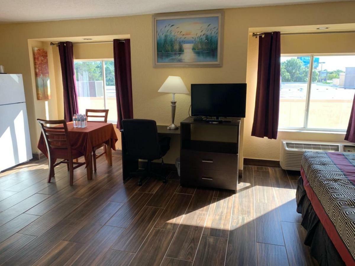 Days & By Wyndham Tampa/raymond Stadium Hotel 2*