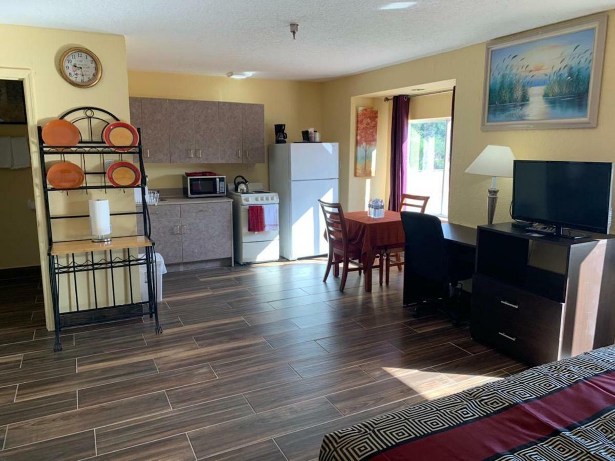 Days & By Wyndham Tampa/raymond Stadium Hotel