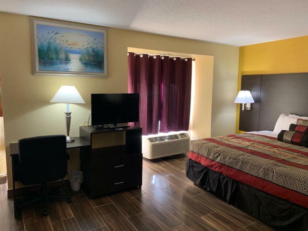 Days & By Wyndham Tampa/raymond Stadium 2* Tampa