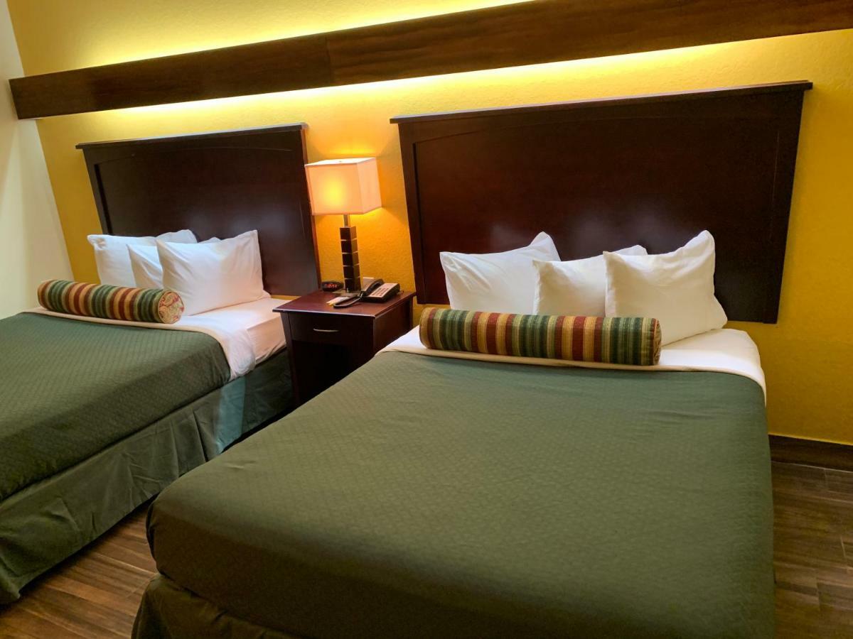 Hotel Days & By Wyndham Tampa/raymond Stadium