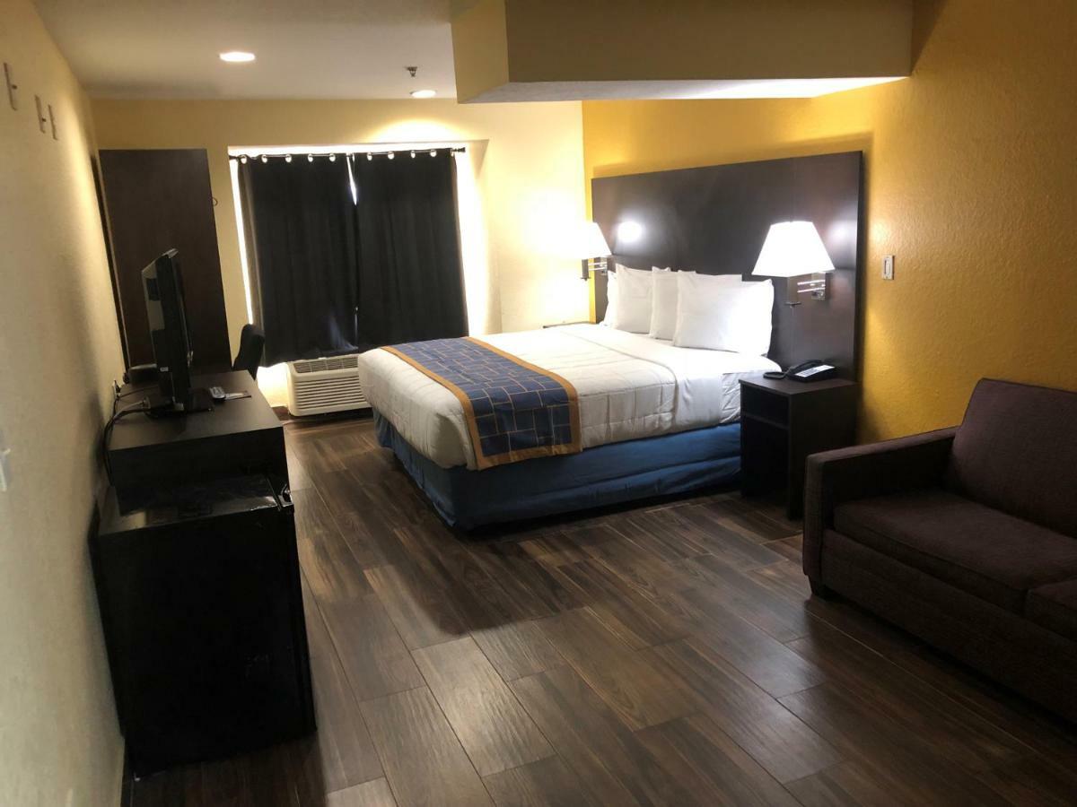 Days & By Wyndham Tampa/raymond Stadium Tampa