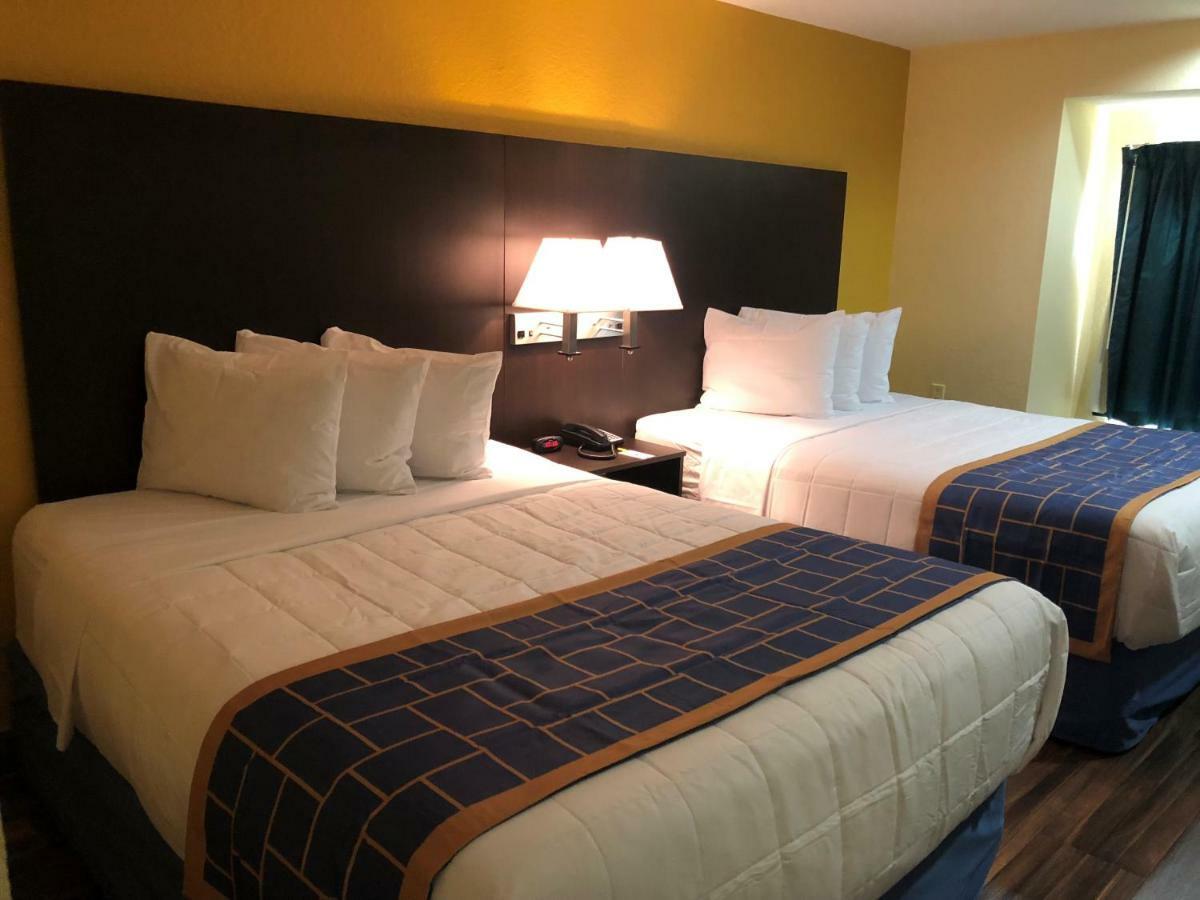 Hotel Days & By Wyndham Tampa/raymond Stadium