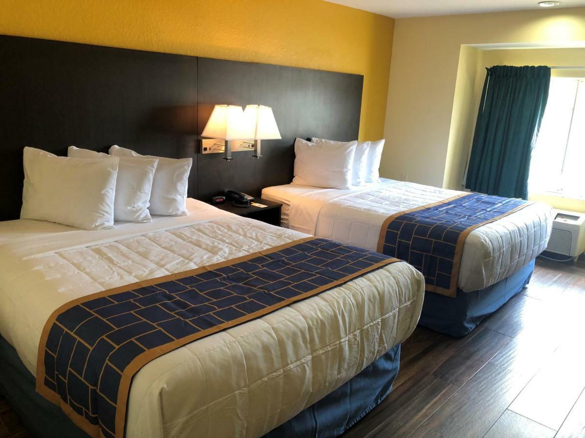 Hotel Days & By Wyndham Tampa/raymond Stadium