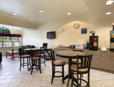 Hotel Days & By Wyndham Tampa/raymond Stadium 2*